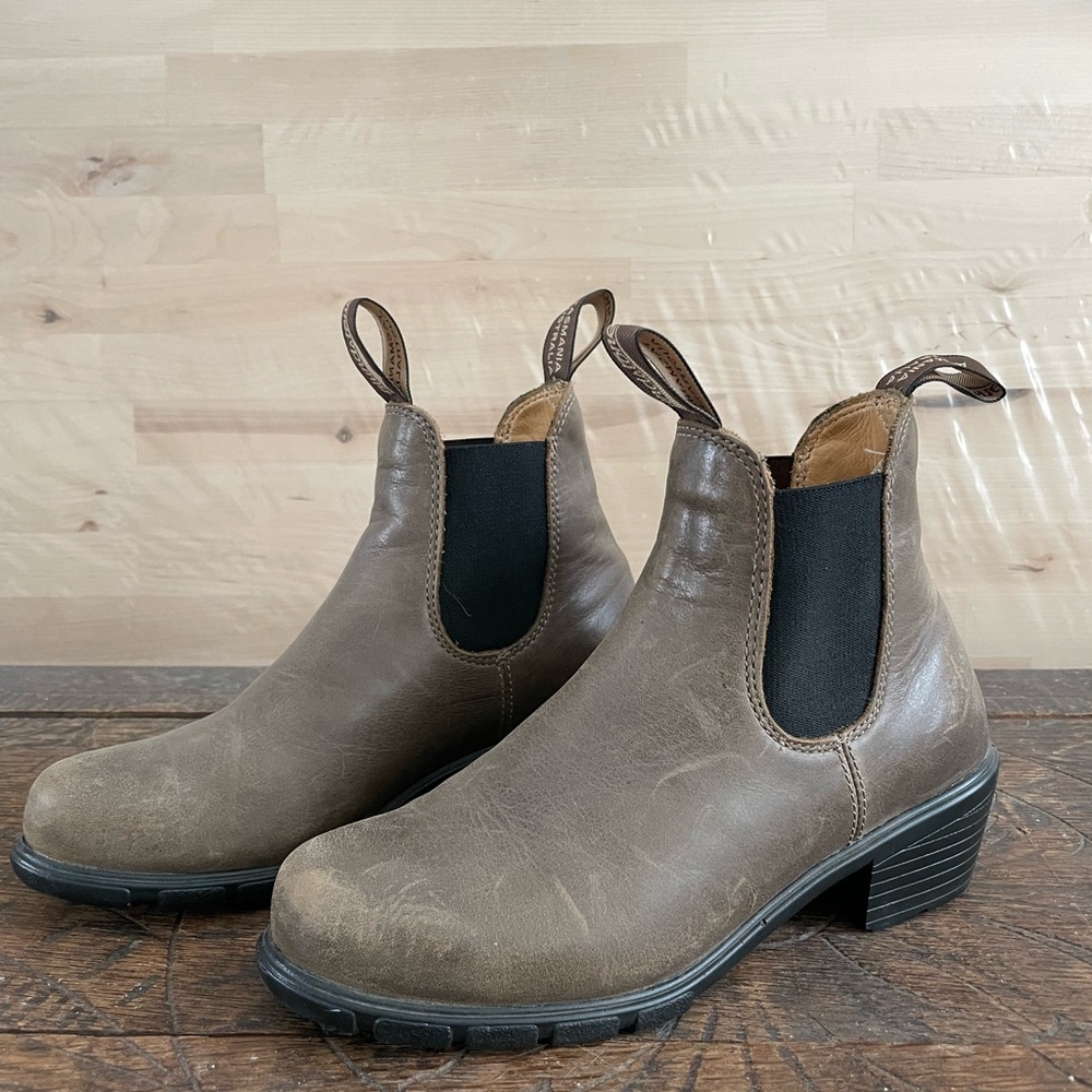 Blundstone heeled light brown boots, size 7.5